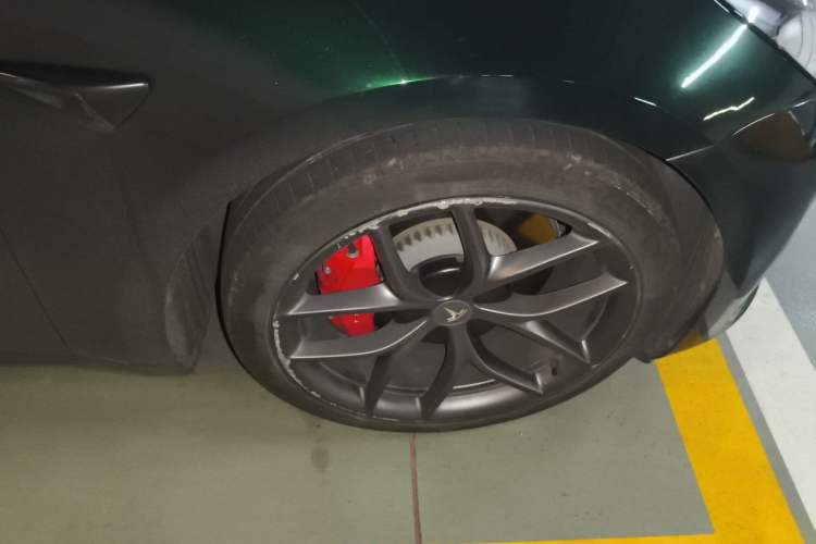 Used Tesla Model 3 2021 Revised Version II – Performance High-Performance All-Wheel-Drive Edition Right Front Wheel Hub