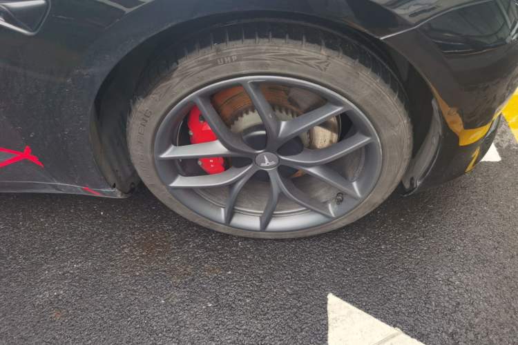 Used Tesla Model 3 2021 Performance High-Performance All-Wheel-Drive Version 3D6 Right Front Wheel Hub
