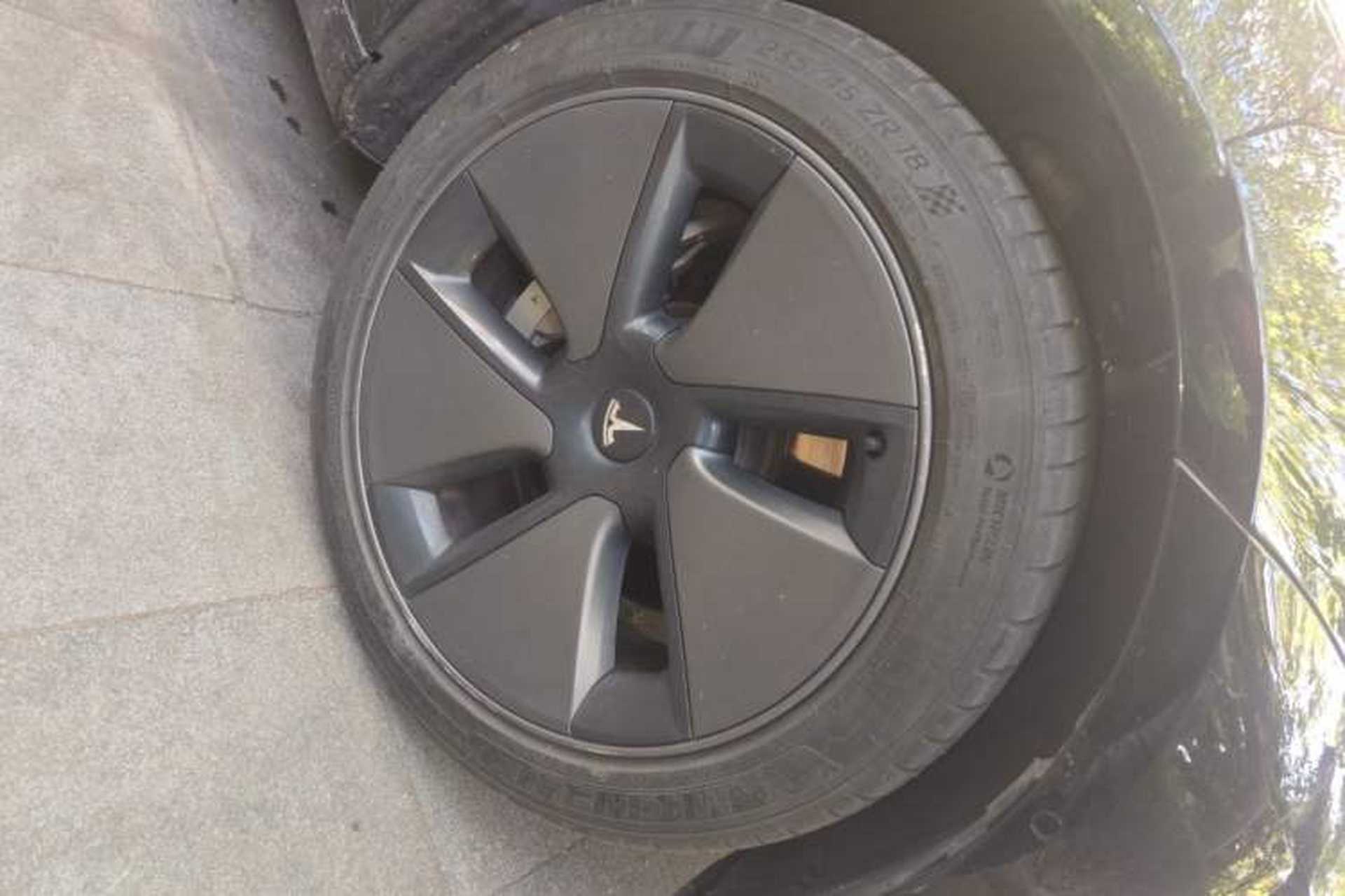 Used Tesla Model 3 2021 Standard Range Rear-Drive Upgraded Version Right Front Wheel Hub