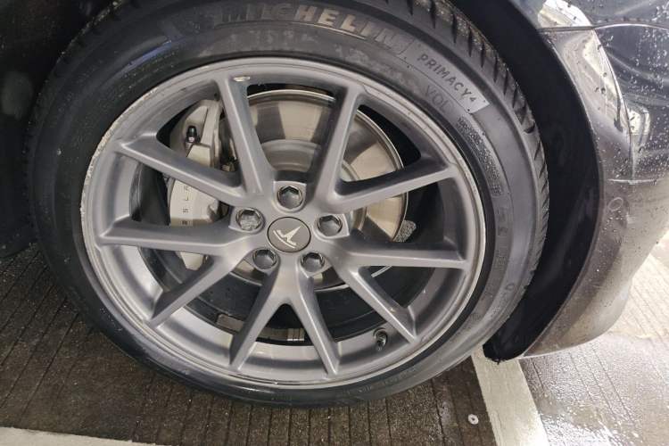 Used Tesla Model 3 2021 Standard Range Rear-Wheel Drive Upgraded Version 3D6 Right Front Wheel Hub