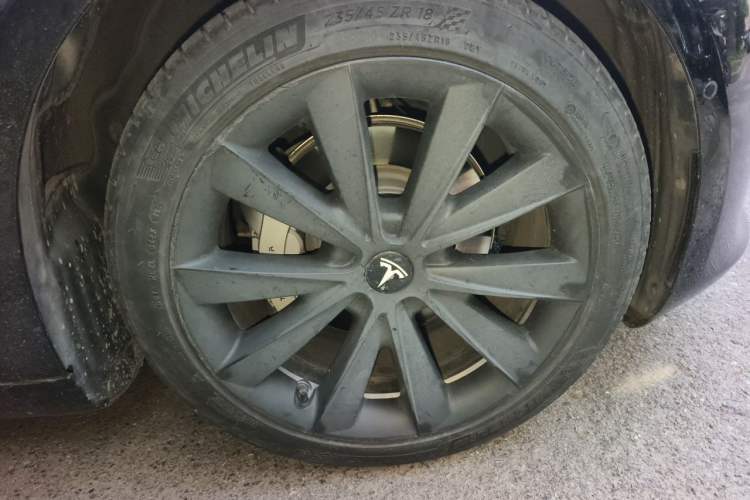 Used Tesla Model 3 2021 Standard Range Rear-Drive Upgraded Version Right Front Wheel Hub