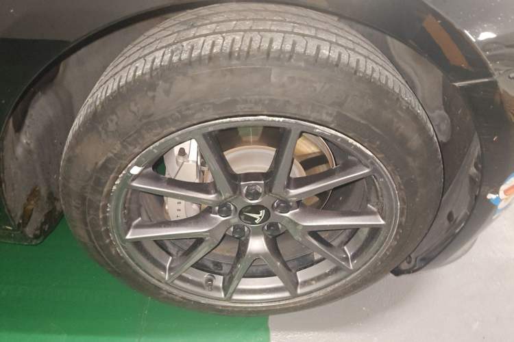Used Tesla Model 3 2021 Standard Range Rear-Drive Upgraded Version Right Front Wheel Hub