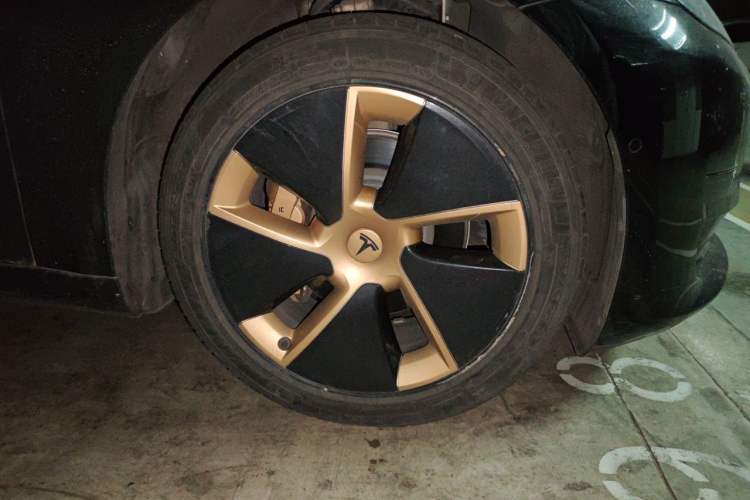 Used Tesla Model 3 2021 Standard Range Rear-Drive Upgraded Version Right Front Wheel Hub