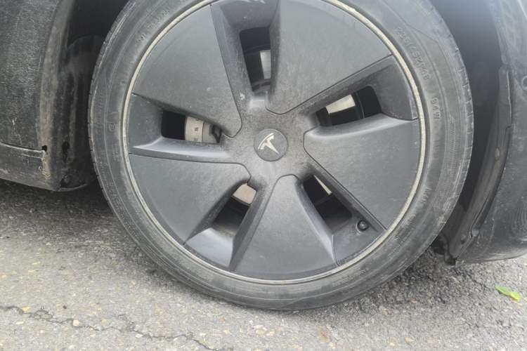 Used Tesla Model 3 2021 Standard Range Rear-Drive Upgraded Version Right Front Wheel Hub