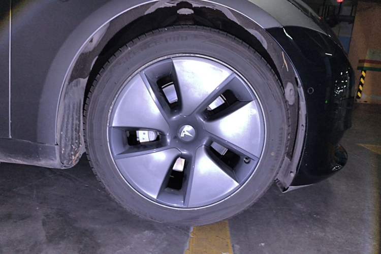 Used Tesla Model 3 2021 Standard Range Rear-Wheel Drive Upgraded Version 3D6 Right Front Wheel Hub