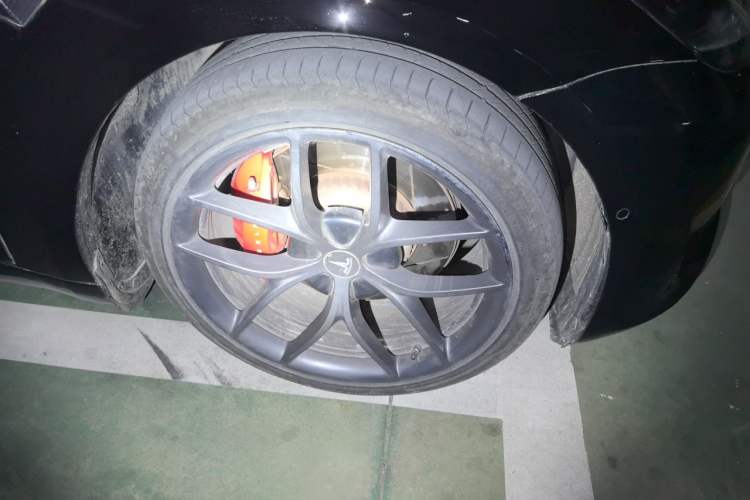 Used Tesla Model 3 2021 Performance High-Performance All-Wheel-Drive Version Right Front Wheel Hub