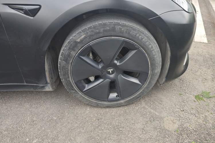 Used Tesla Model 3 2021 Standard Range Rear-Drive Upgraded Version Right Front Wheel Hub