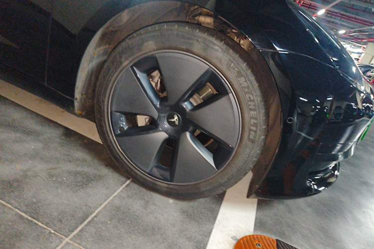 Used Tesla Model 3 2021 Standard Range Rear-Wheel Drive Upgraded Version 3D6 Right Front Wheel Hub