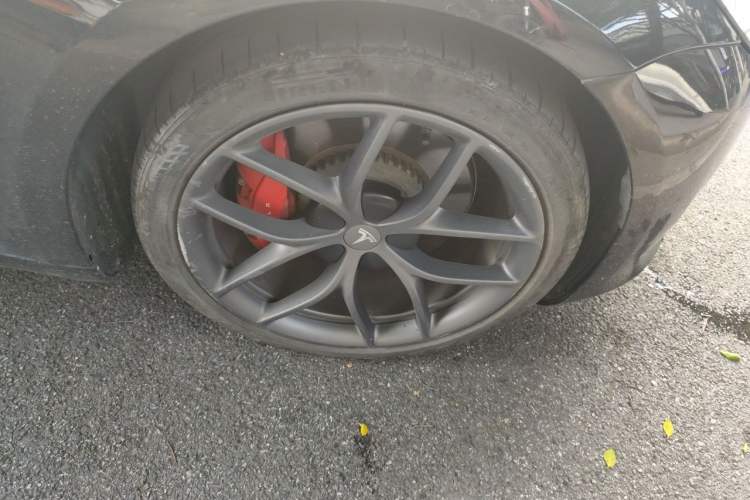 Used Tesla Model 3 2021 Performance High-Performance All-Wheel-Drive Version 3D6 Right Front Wheel Hub