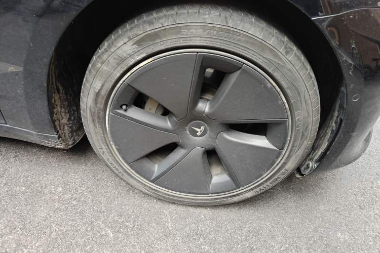 Used Tesla Model 3 2021 Standard Range Rear-Drive Upgraded Version Right Front Wheel Hub