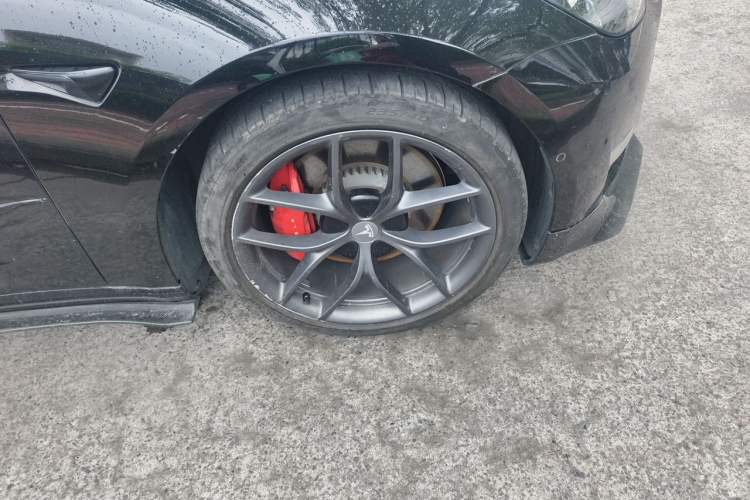 Used Tesla Model 3 2021 Performance High-Performance All-Wheel-Drive Version Right Front Wheel Hub