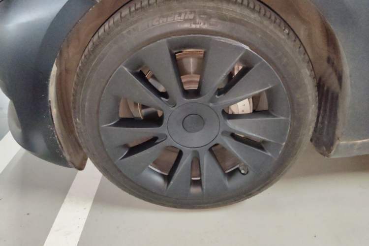 Used Tesla Model 3 2021 Standard Range Rear-Drive Upgraded Version Right Front Wheel Hub