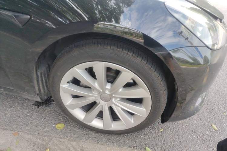 Used Tesla Model 3 2021 Standard Range Rear-Drive Upgraded Version Right Front Wheel Hub