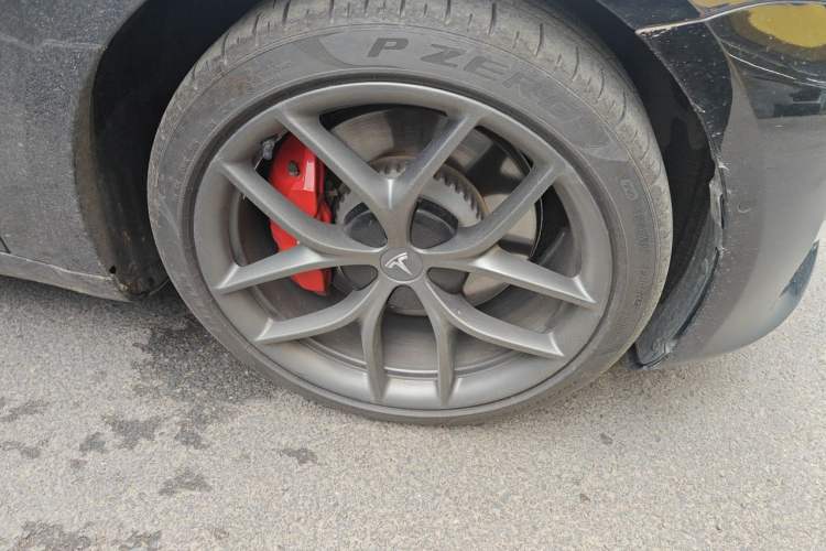 Used Tesla Model 3 2021 Performance High-Performance All-Wheel-Drive Version Right Front Wheel Hub