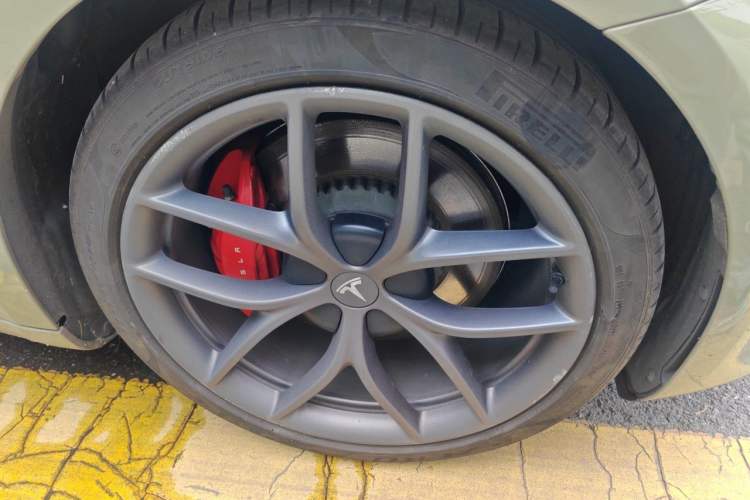 Used Tesla Model 3 2021 Performance High-Performance All-Wheel-Drive Version 3D6 Right Front Wheel Hub