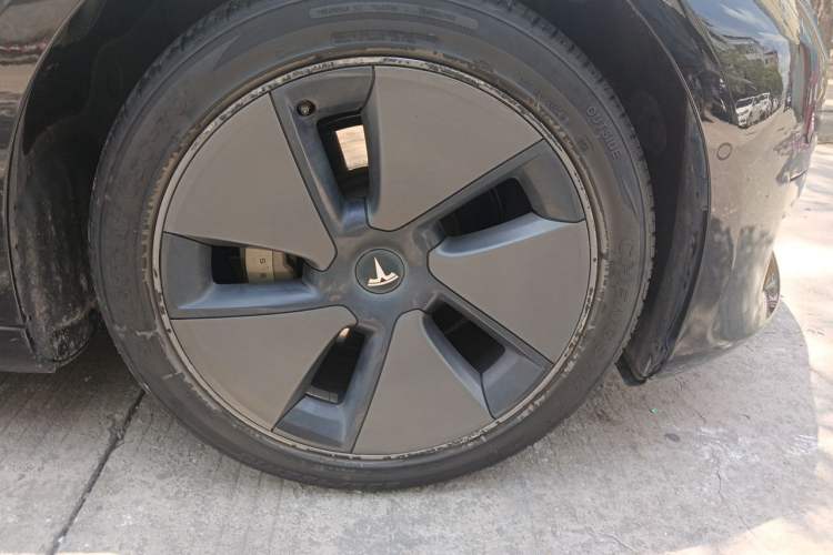 Used Tesla Model 3 2021 Standard Range Rear-Wheel Drive Upgraded Version 3D6 Right Front Wheel Hub