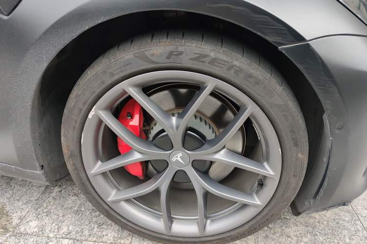 Used Tesla Model 3 2021 Performance High-Performance All-Wheel-Drive Version Right Front Wheel Hub