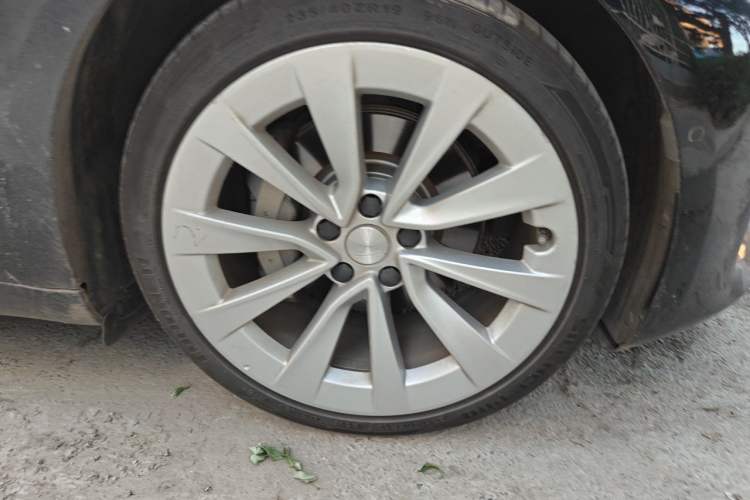 Used Tesla Model 3 2021 Standard Range Rear-Wheel Drive Upgraded Version 3D6 Right Front Wheel Hub