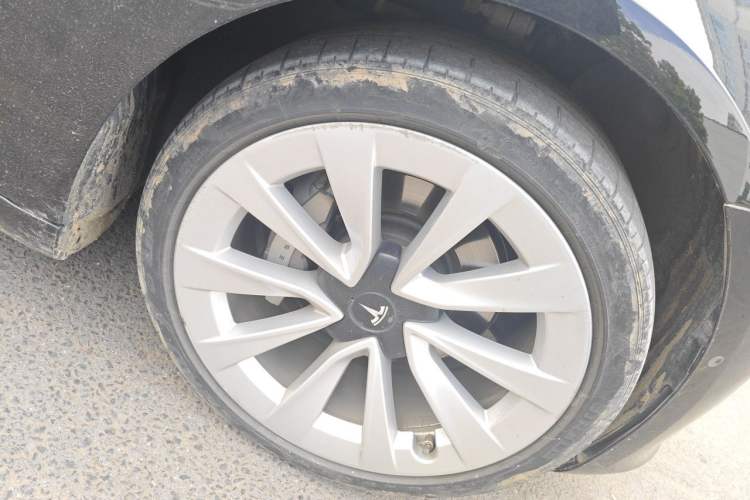 Used Tesla Model 3 2021 Standard Range Rear-Drive Upgraded Version Right Front Wheel Hub