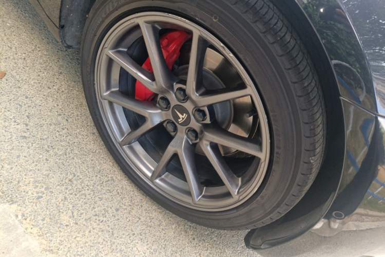 Used Tesla Model 3 2021 Standard Range Rear-Wheel Drive Upgraded Version 3D6 Right Front Wheel Hub