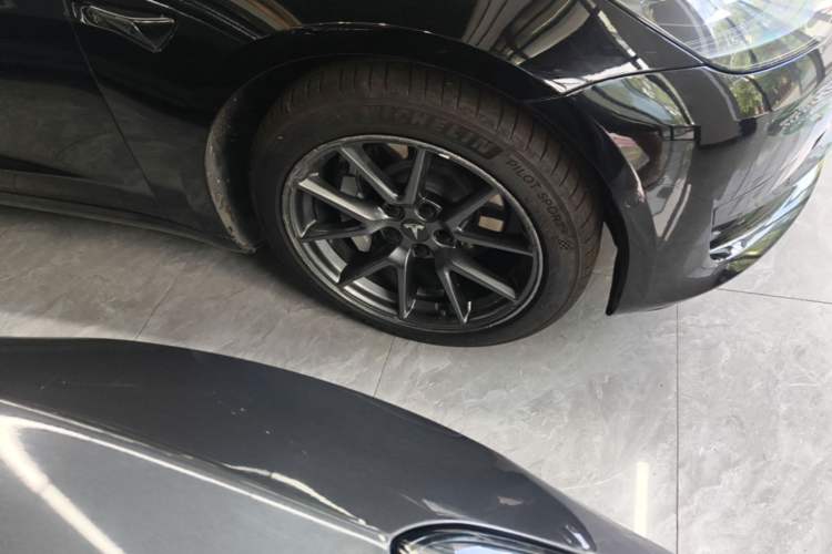 Used Tesla Model 3 2021 Standard Range Rear-Drive Upgraded Version Right Front Wheel Hub