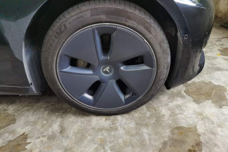 Used Tesla Model 3 2021 Standard Range Rear-Drive Upgraded Version Right Front Wheel Hub