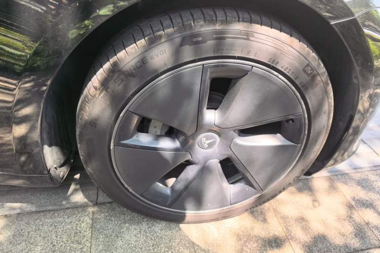 Used Tesla Model 3 2021 Standard Range Rear-Wheel Drive Upgraded Version 3D6 Right Front Wheel Hub