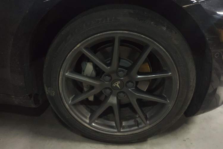 Used Tesla Model 3 2021 Standard Range Rear-Wheel Drive Upgraded Version 3D6 Right Front Wheel Hub