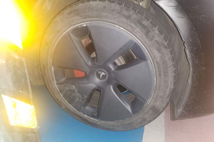 Used Tesla Model 3 2021 Standard Range Rear-Wheel Drive Upgraded Version 3D6 Right Front Wheel Hub
