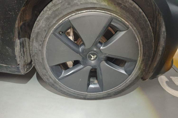 Used Tesla Model 3 2021 Standard Range Rear-Wheel Drive Upgraded Version 3D6 Right Front Wheel Hub