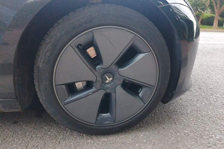 Used Tesla Model 3 2021 Standard Range Rear-Wheel Drive Upgraded Version 3D6 Right Front Wheel Hub