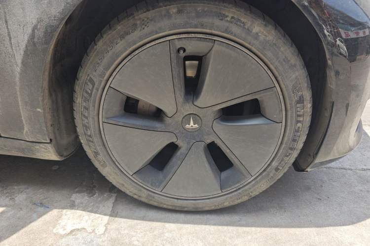 Used Tesla Model 3 2021 Standard Range Rear-Wheel Drive Upgraded Version 3D6 Right Front Wheel Hub