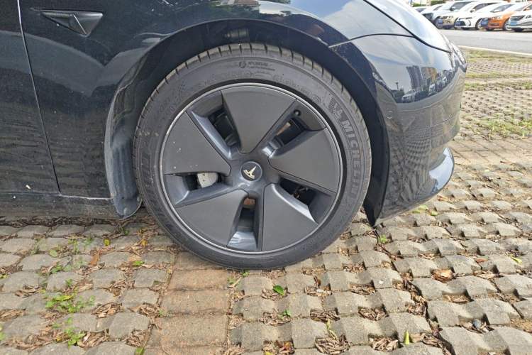 Used Tesla Model 3 2021 Standard Range Rear-Wheel Drive Upgraded Version 3D6 Right Front Wheel Hub