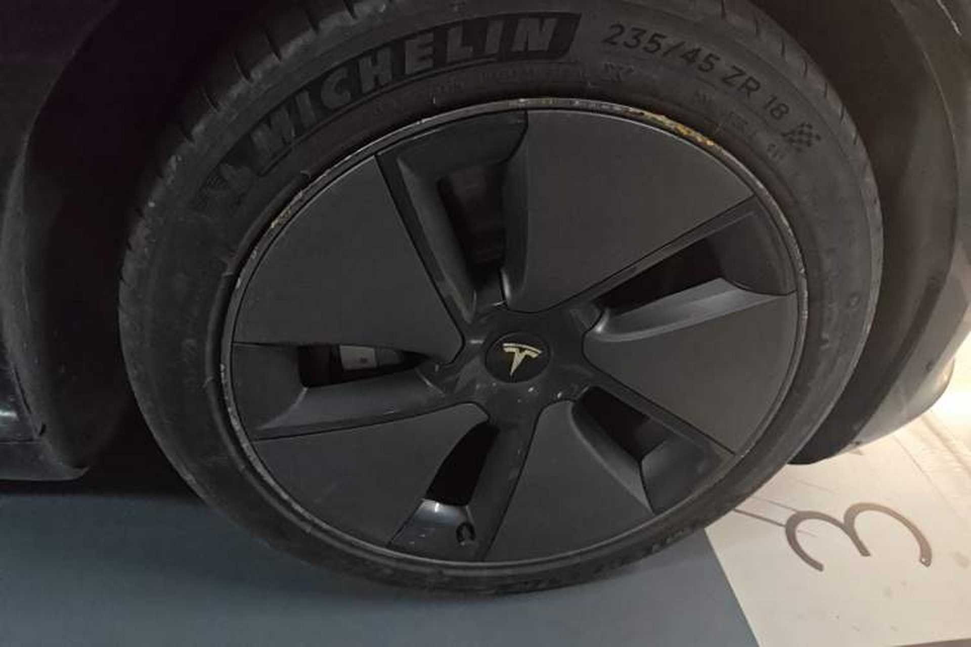 Used Tesla Model 3 2021 Standard Range Rear-Drive Upgraded Version Right Front Wheel Hub