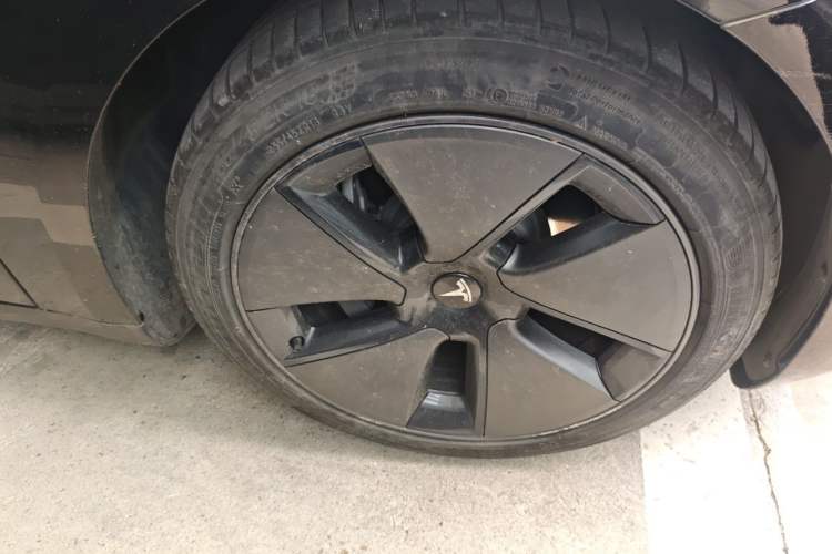 Used Tesla Model 3 2021 Standard Range Rear-Drive Upgraded Version Right Front Wheel Hub