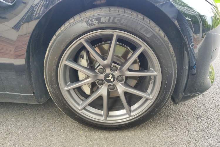 Used Tesla Model 3 2021 Standard Range Rear-Wheel Drive Upgraded Version 3D6 Right Front Wheel Hub