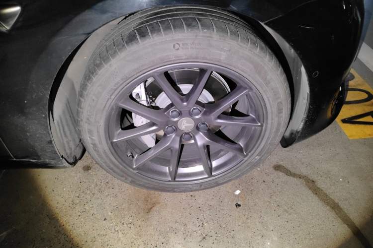 Used Tesla Model 3 2021 Standard Range Rear-Drive Upgraded Version Right Front Wheel Hub