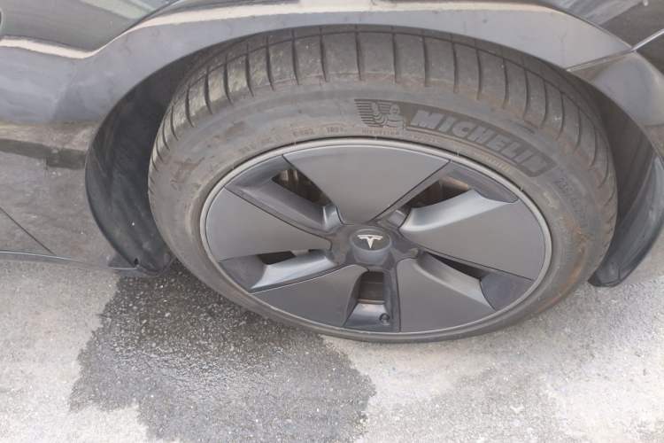 Used Tesla Model 3 2021 Standard Range Rear-Drive Upgraded Version Right Front Wheel Hub