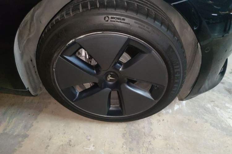 Used Tesla Model 3 2021 Standard Range Rear-Drive Upgraded Version Right Front Wheel Hub