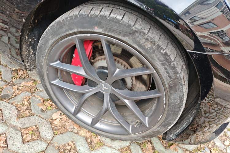 Used Tesla Model 3 2021 Revised Version II – Performance High-Performance All-Wheel-Drive Edition Right Front Wheel Hub