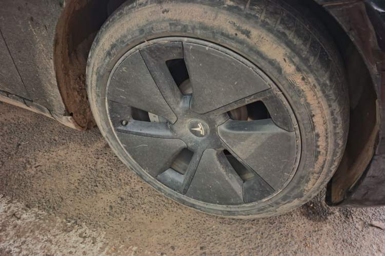 Used Tesla Model 3 2021 Standard Range Rear-Wheel Drive Upgraded Version 3D6 Right Front Wheel Hub