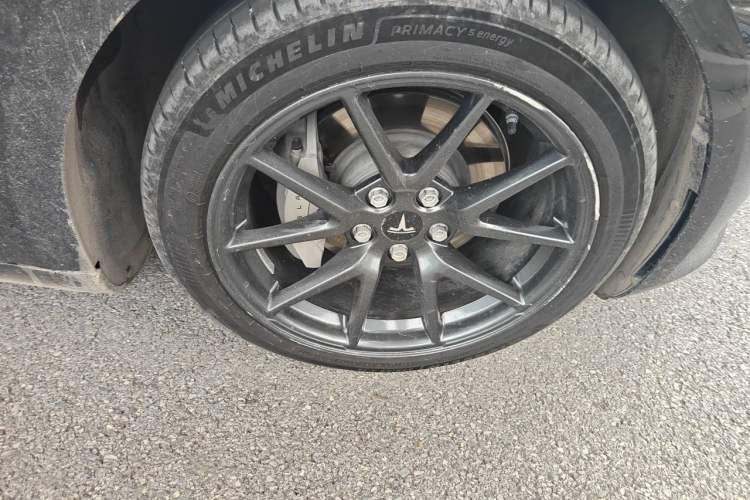 Used Tesla Model 3 2021 Standard Range Rear-Wheel Drive Upgraded Version 3D6 Right Front Wheel Hub