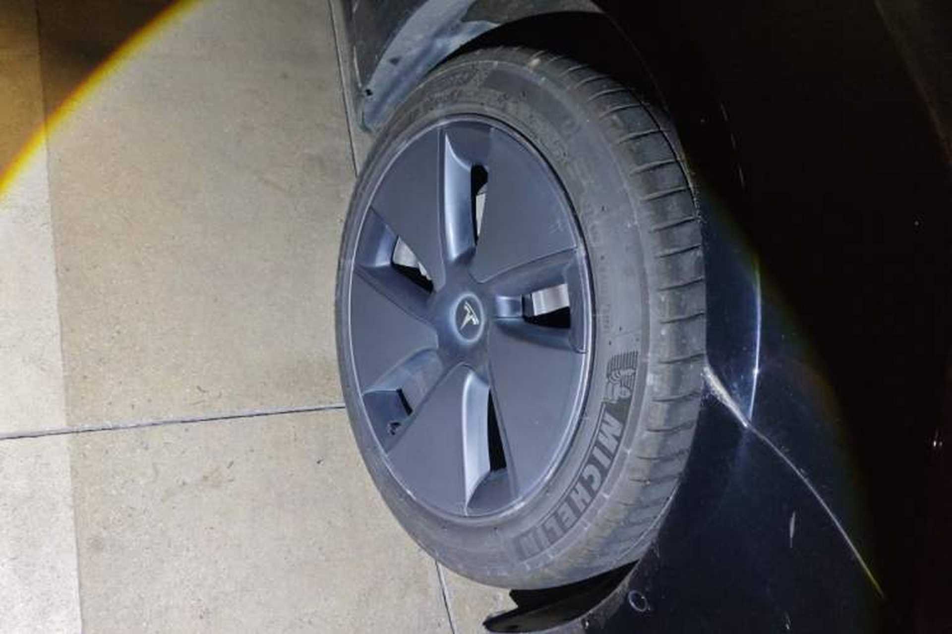 Used Tesla Model 3 2021 Standard Range Rear-Drive Upgraded Version Right Front Wheel Hub