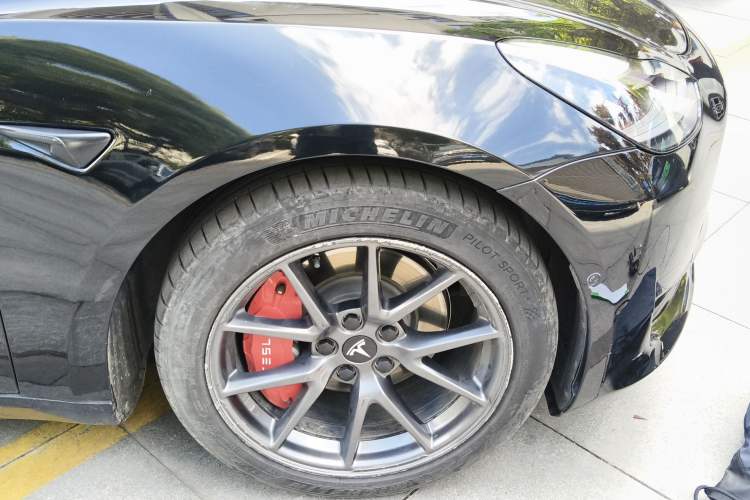Used Tesla Model 3 2021 Standard Range Rear-Drive Upgraded Version Right Front Wheel Hub