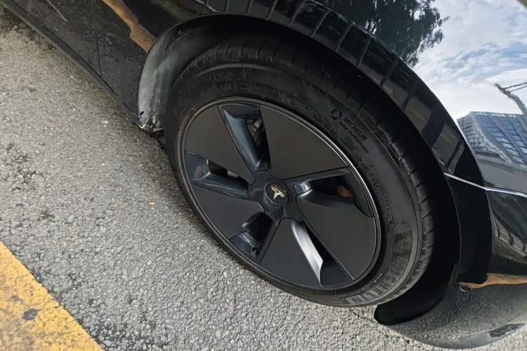 Used Tesla Model 3 2021 Standard Range Rear-Wheel Drive Upgraded Version 3D6 Right Front Wheel Hub