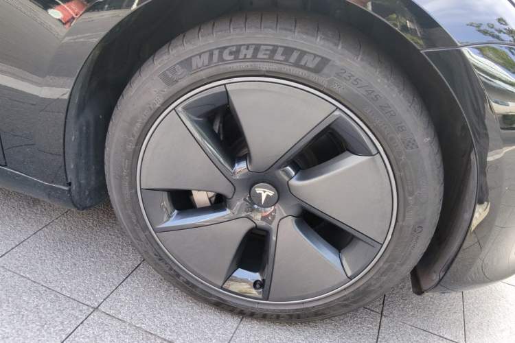 Used Tesla Model 3 2021 Standard Range Rear-Drive Upgraded Version Right Front Wheel Hub