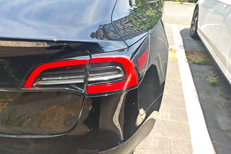 Used Tesla Model 3 2021 Standard Range Rear-Wheel Drive Upgraded Version 3D6 Right Rear Taillight