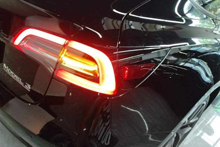 Used Tesla Model 3 2021 Performance High-Performance All-Wheel-Drive Version 3D6 Right Rear Taillight