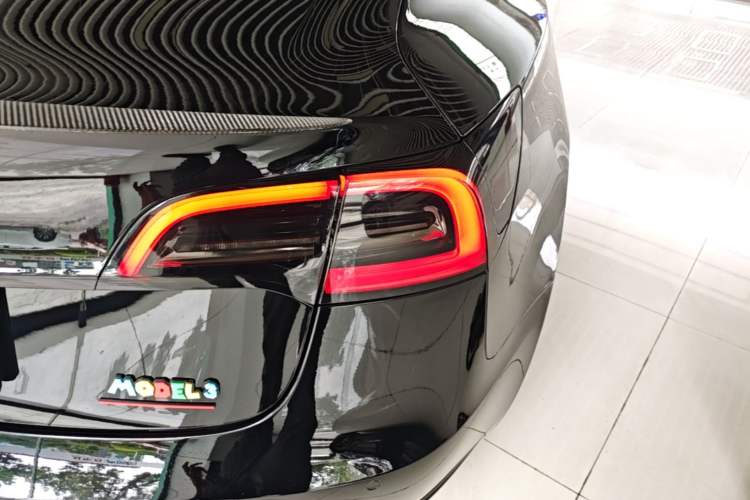 Used Tesla Model 3 2021 Performance High-Performance All-Wheel-Drive Version 3D6 Right Rear Taillight