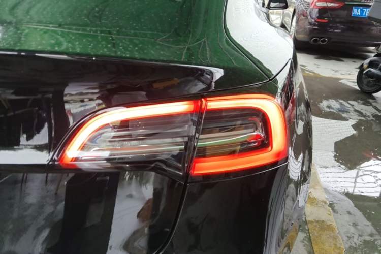 Used Tesla Model 3 2021 Standard Range Rear-Wheel Drive Upgraded Version 3D6 Right Rear Taillight